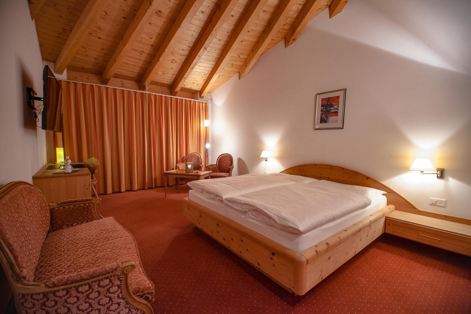 Wellnesshotel Liun B&B Müstair Buitenkant foto